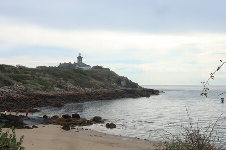 2023 09 16 Granville et les Iles Chausey, IMG_5746 Le phare depuis la plage de Port-Marie